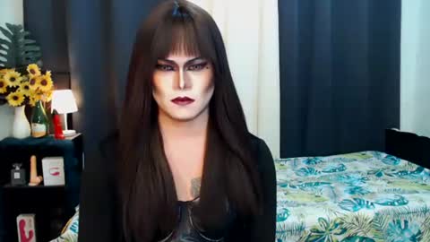 Snapshot of xyournightmarequeenx chatting on September 14, 6:01 pm QueenMarina online show from September 14, 6:01 pm