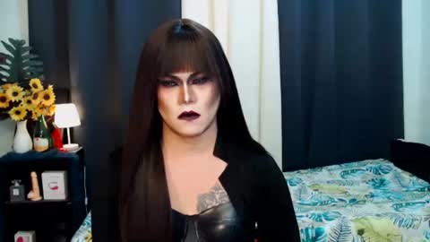 Snapshot of xyournightmarequeenx chatting on September 24, 5:19 pm QueenMarina online show from September 24, 5:19 pm
