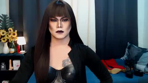 Snapshot of xyournightmarequeenx chatting on October 2, 8:59 am QueenMarina online show from October 2, 8:59 am