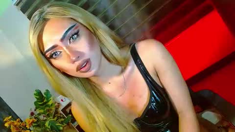 miss yasii online show from March 3, 5:20 pm