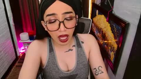 yassiered online show from August 1, 1:28 am