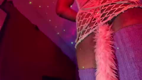 Ella Ts online show from October 31, 8:57 am