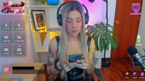 yeriawaddell  online show from January 5, 10:19 pm