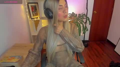 yeriawaddell  online show from January 7, 2:33 am