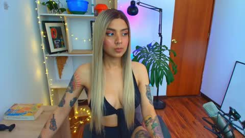 yeriawaddell  online show from January 26, 2:19 pm