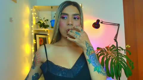 yeriawaddell  online show from January 28, 11:50 pm