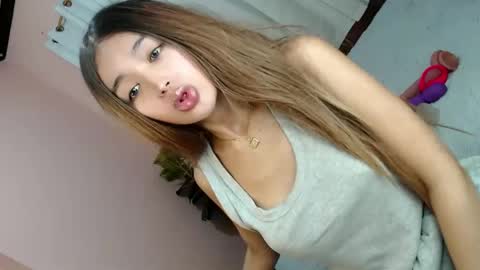 Snapshot of yougotelise69 chatting on December 5, 5:43 am HAPPY BIRTHDAY TO ME online show from December 5, 5:43 am