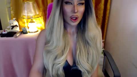 Adriana Maxwell online show from May 2, 6:02 pm