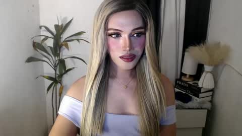 TIFFANY SUCKING QUEEN online show from June 11, 9:13 pm
