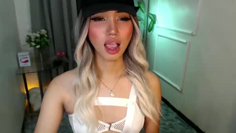 zelainalovetocum online show from February 17, 10:25 pm