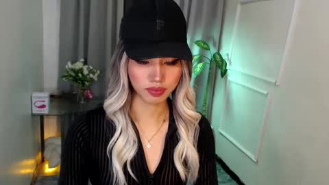 zelainalovetocum online show from March 2, 2:36 pm