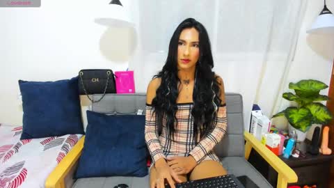 Snapshot of zou_quira chatting on October 11, 12:57 am zou_quira online show from October 11, 12:57 am