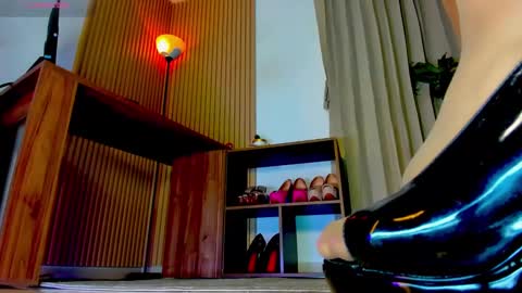Snapshot of zultanalambert chatting on October 11, 4:04 am goddess zuly online show from October 11, 4:04 am