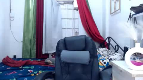 Snapshot of zyzy03 chatting on October 14, 7:42 am zyzy online show from October 14, 7:42 am