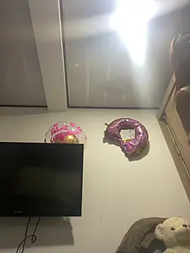 jesica  simpson online show from December 21, 11:45 pm