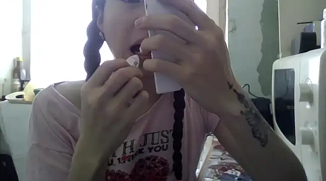 Snapshot of CarlyJoy chatting on March 18, 6:43 am CarlyJoy online show from March 18, 6:43 am