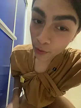 Snapshot of valendoll chatting on January 29, 12:12 am valendoll online show from January 29, 12:12 am