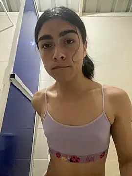 Snapshot of valendoll chatting on February 10, 1:14 am valendoll online show from February 10, 1:14 am