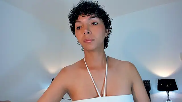 xhenisa  online show from February 28, 9:55 pm