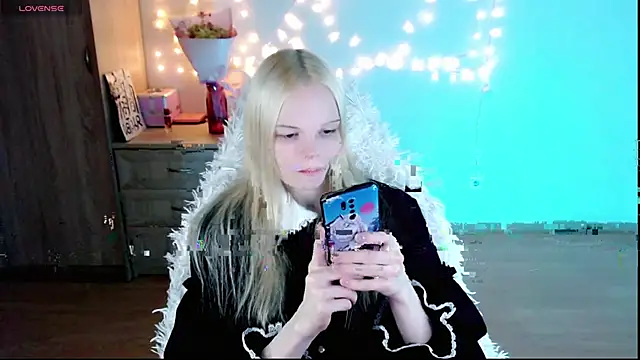 Emily Nyaffee online show from March 2, 11:50 pm