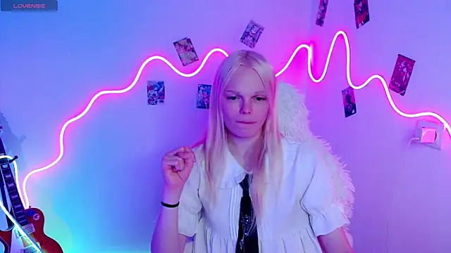 Emily Nyaffee online show from October 4, 12:00 am