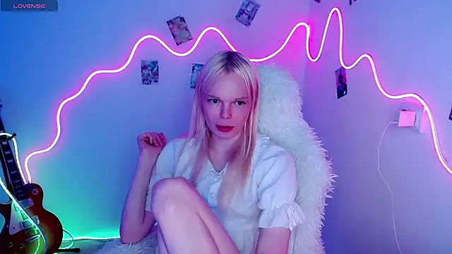 Emily Nyaffee online show from October 23, 2:48 am