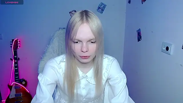 Emily Nyaffee online show from February 13, 2:40 am