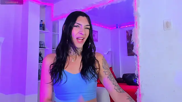 Snapshot of Camila_Coxx chatting on October 18, 7:06 pm Camila Coxx online show from October 18, 7:06 pm
