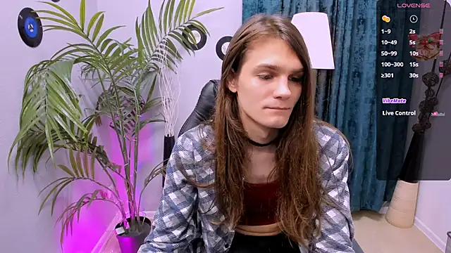 Snapshot of Will_Will_ chatting on October 11, 5:43 am Will Will online show from October 11, 5:43 am
