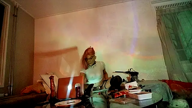 Snapshot of CharlotteVixxens chatting on February 11, 12:28 am CharlotteVixxens online show from February 11, 12:28 am