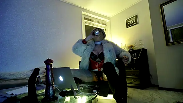 CharlotteVixxens online show from December 5, 9:43 pm