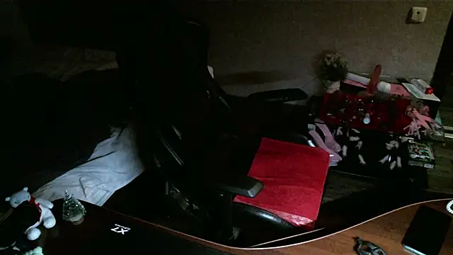 Snapshot of izilizi_23 chatting on December 14, 3:58 pm izilizi 23 online show from December 14, 3:58 pm