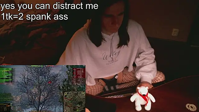Snapshot of izilizi_23 chatting on December 28, 1:17 pm izilizi 23 online show from December 28, 1:17 pm