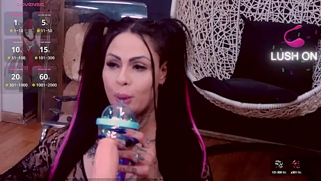 DeniSalome online show from February 4, 10:00 am