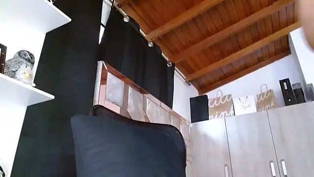 CONNY BENSS online show from October 6, 7:58 pm