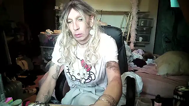 Ombeline1 online show from March 6, 1:10 pm