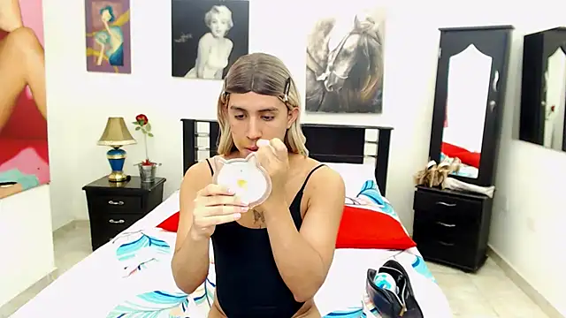 VeronicaReynolds online show from February 20, 12:04 pm