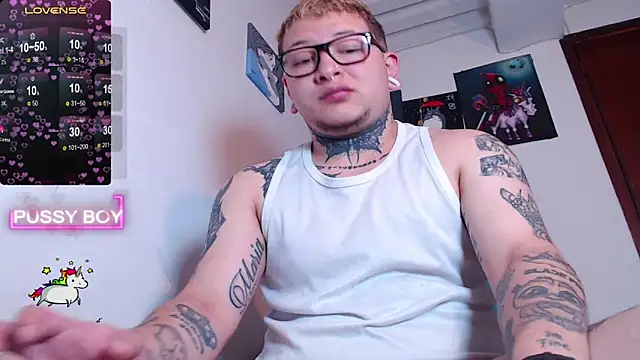 Snapshot of princeFtm chatting on February 12, 1:38 pm princeFtm online show from February 12, 1:38 pm