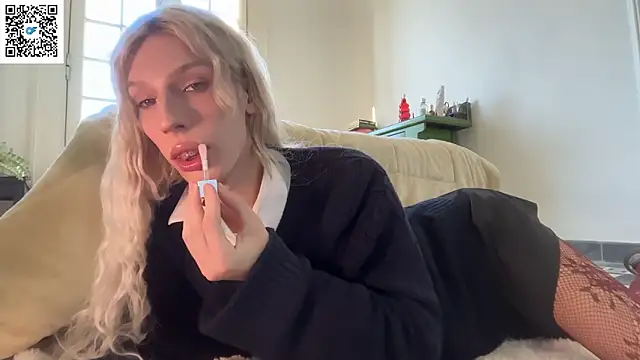 AliceSnowCatt online show from April 24, 5:05 pm