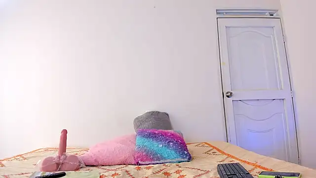 thamara26 online show from April 8, 9:05 pm