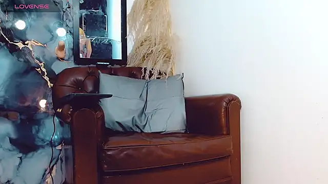 Snapshot of khiara_moretti chatting on October 15, 11:54 am khiara moretti online show from October 15, 11:54 am