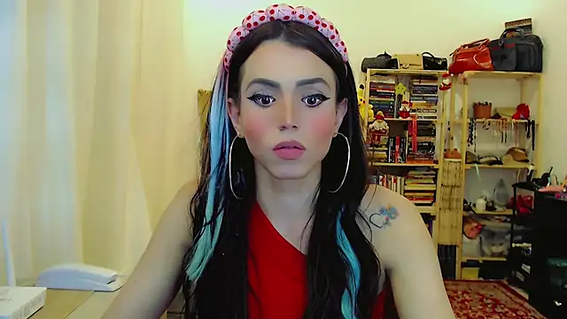 Sophie Fantasys online show from December 4, 5:11 am