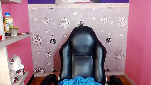 Snapshot of SaraSofia44 chatting on February 1, 2:37 am SaraSofia44 online show from February 1, 2:37 am