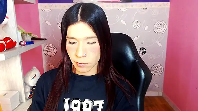 Snapshot of SaraSofia44 chatting on February 6, 2:22 am SaraSofia44 online show from February 6, 2:22 am