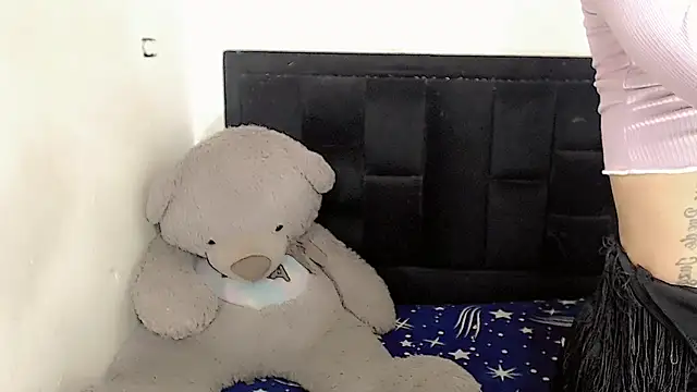 Snapshot of Michell_Queen chatting on March 16, 3:23 am Michell Queen online show from March 16, 3:23 am