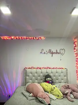 alee lenoxx online show from July 1, 5:08 am