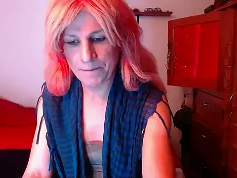 Snapshot of LorenJade chatting on October 18, 9:02 am LorenJade online show from October 18, 9:02 am