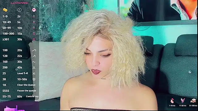 Emmaa Saenz  online show from November 5, 9:25 pm