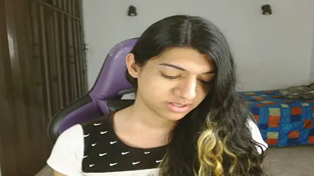 Snapshot of engielphoenis14 chatting on October 18, 12:47 am engielphoenis14 online show from October 18, 12:47 am