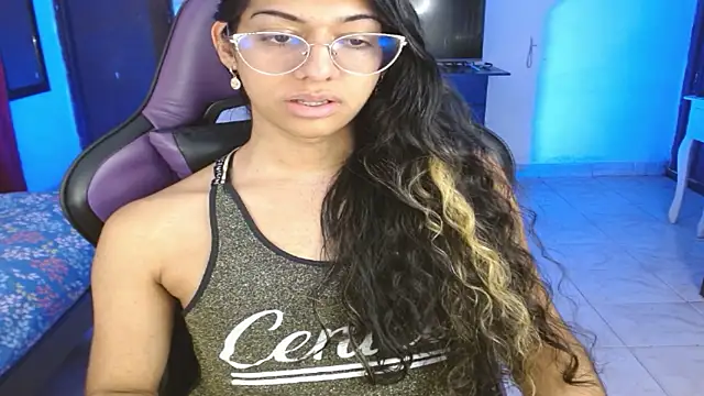 engielphoenis14 online show from January 17, 5:15 am